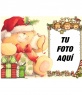 Tarjeta de Navidad con marco para una foto, sobre el marco se asoman tres renos y un