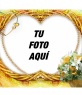 Marco para fotos con forma de corazon y adornos de flores.