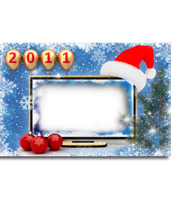 En esta tarjeta de navidad, tu fotografía estará en una pantalla plana panorámica en un marco muy navideño, con globos dorados con el número 2011 en rojo. Vemos un gorro de Santa Claus y bolas rojas, que contrastan con el fondo azul, lleno de cristales blancos de hielo y