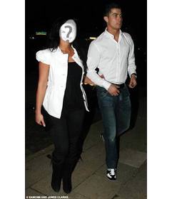 Quieres ser la novia de Cristiano Ronaldo? con este fotomontaje puedes, solo tienes que poner tu cara o la cara que elijas. 