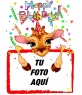 Tarjeta de felicitación de cumpleaños personalizable con una foto, en que una jirafa muestra la fotografía de tu elección. Puedes enviarla por correo electrónico desde la misma página.