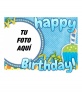 Postal de Happy birthday que incluye un marco redondo donde poner la fotografía que tu quieras de forma sencilla y gratuita. Desea un feliz cumpleaños con esta tarjeta personalizada color azul.