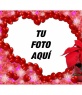 Marco con forma de corazón hecho de pequeños