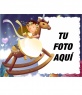 Marco para fotos infantil, caballito de madera en el que está subido una princesita