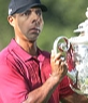 Plantilla de Tiger Woods levantando una copa para poner una cara desde esta página
