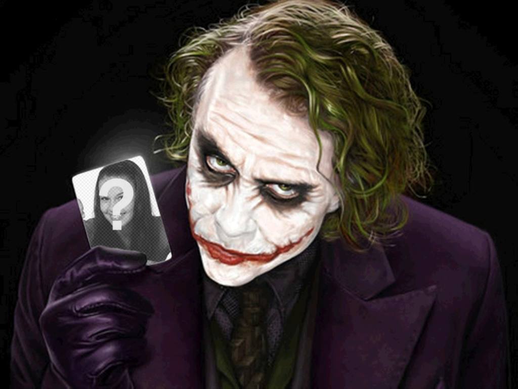 Consigue de forma fácil y sencilla este montaje fotográfico gratuito de acabado profesional, consistente en Tu fotografía sujeta por Joker, antagonista de..