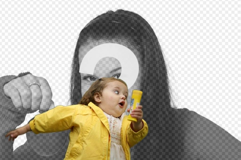Fotomontaje con la niña del pompero y chubasquero amarillo, el meme de moda donde colocar tu foto y un..