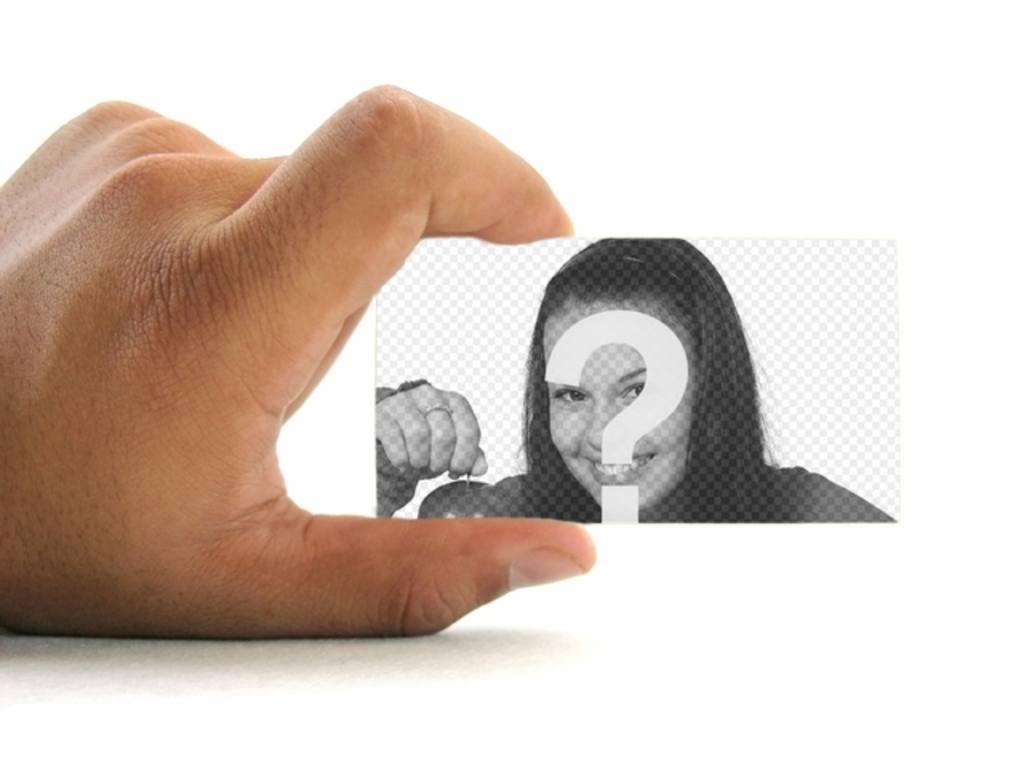 Fotomontaje para poner tu foto en una tarjeta de visita sujetada por una mano con fondo..