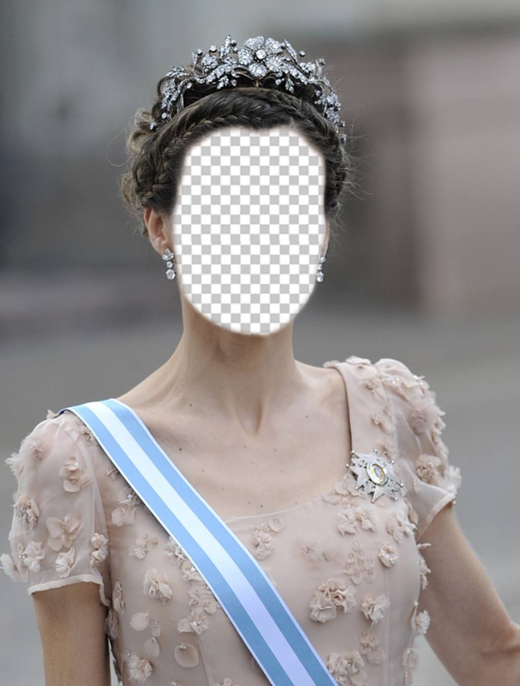 Fotomontaje de la Princesa Letizia con una gran corona para insertar tu foto ..