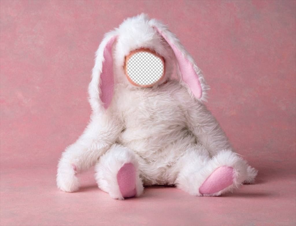Fotomontaje de bebé disfrazado de conejito. ..
