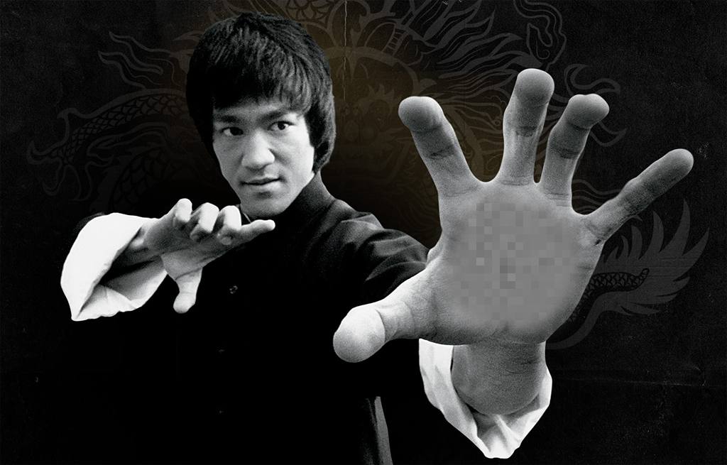 Tu foto en la mano de Bruce Lee haciendo una pose de karate ..