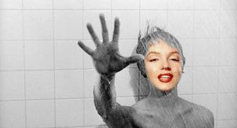 Fotomontaje en la ducha de Psicosis, la película de Hitchcock