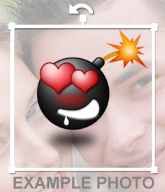 Emoticono de bomba encendida con corazones en los ojos que puedes usar como sticker