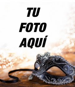 Original fotomontaje con una máscara para Carnaval 
