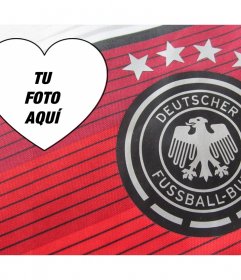 Montaje con el escudo y la camisa de fútbol de Alemania para editar 