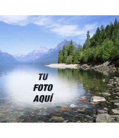 Fotomontaje para poner una foto en el agua de un lago o río al lado de un bosque