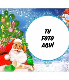 Marco de fotos con Santa Claus cargado de regalos en un 