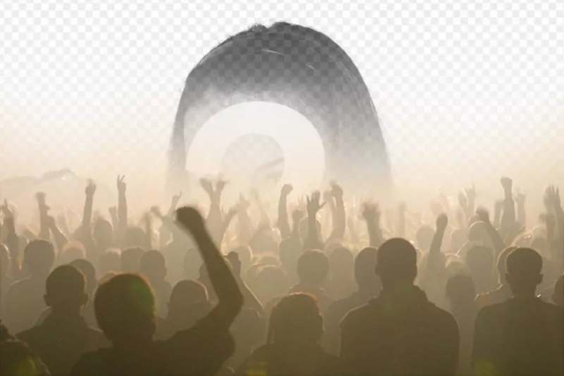 Fotomontaje con una foto de multitud de gente en un concierto en un festival de..