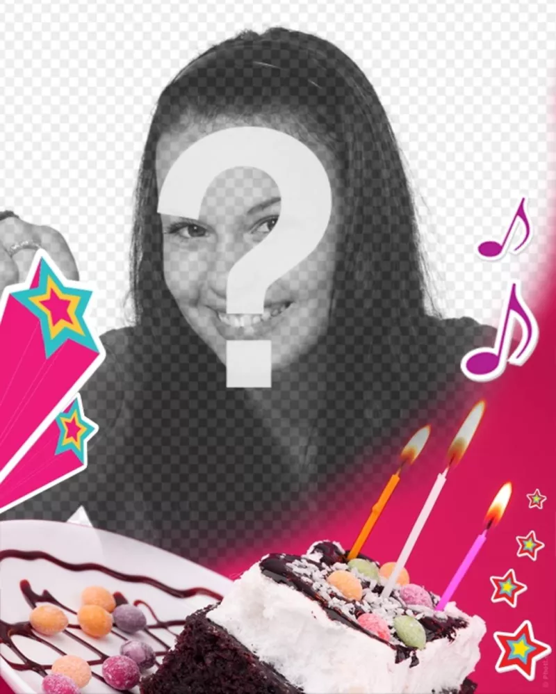 Tarjeta de cumpleaños donde subir una foto con un fondo rosa, una tarta con velas, estrellas y..