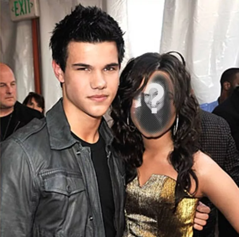 Ten una foto siendo una mujer al lado de taylor Lautner ..