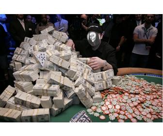 fotomontaje un ganador un millon dolares jugando poker
