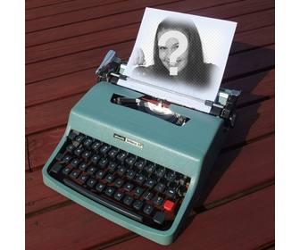 fotomontaje maquina escribir vintage olivetti color turquesa un papel poner fotografia