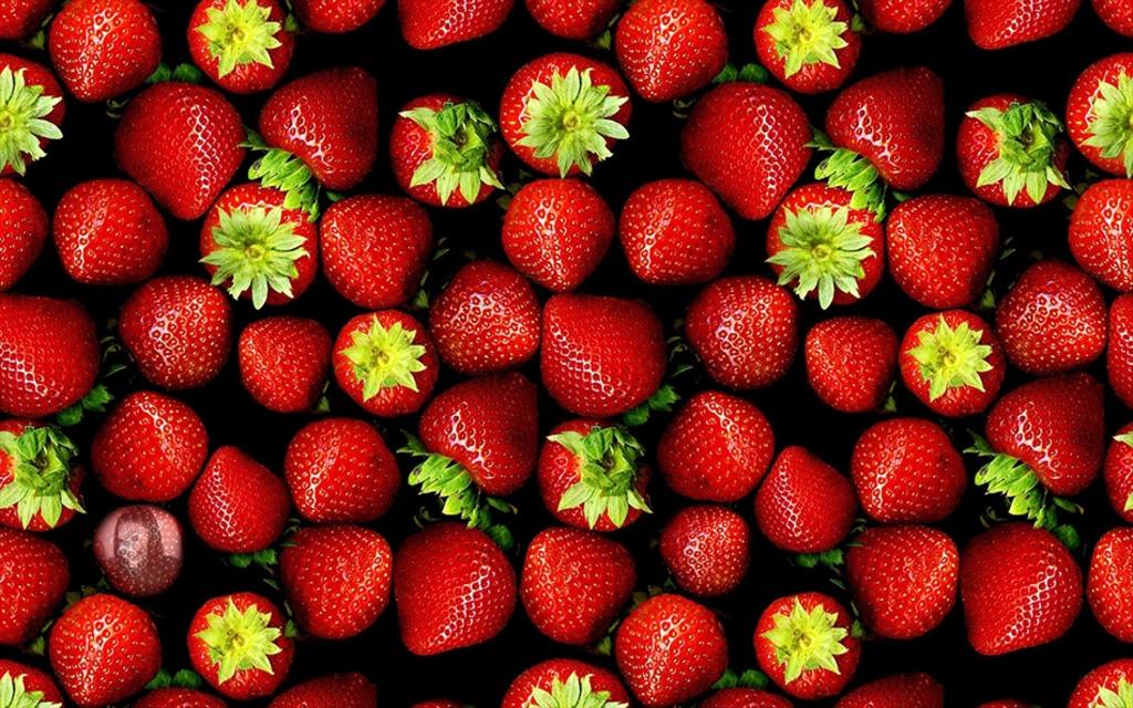 Juego para encontrar tu foto en una imagen llena de fresas ..